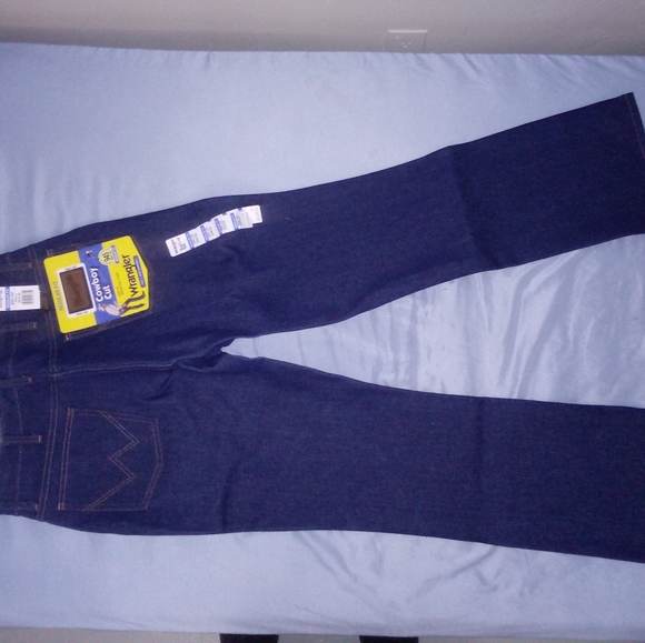 Wranger Cowboy Cut jeans - Picture 2 of 5